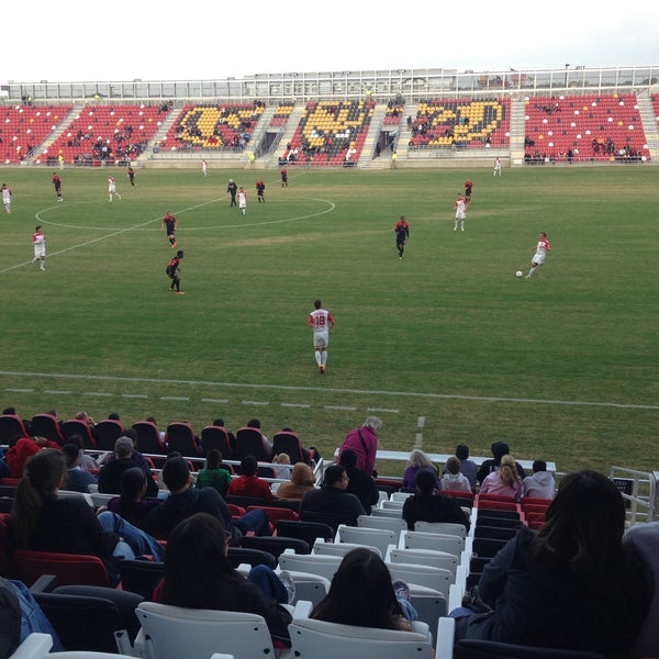 รูปภาพถ่ายที่ Toyota Field โดย David L. เมื่อ 4/11/2013