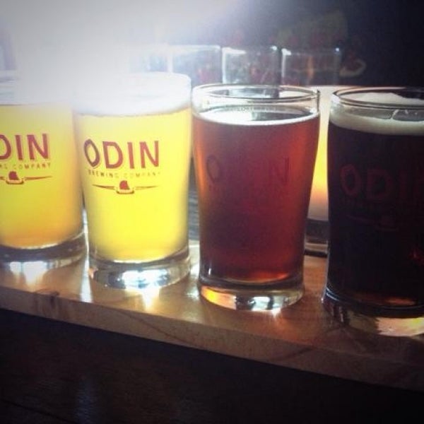 7/27/2013にDikla T.がAsgard Tavern by Odin Brewing Companyで撮った写真
