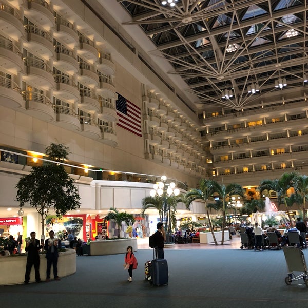 Photo prise au Aéroport international d&#39;Orlando (MCO) par Süleyman G. le2/25/2018