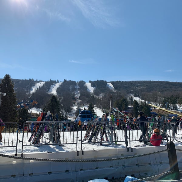 Photo taken at Camelback Mountain Resort by Jessica M. on 2/17/2020
