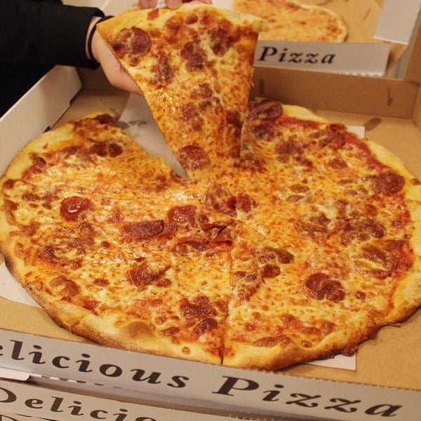 1/27/2015にLETTUCEDINEがUnderground Pizzaで撮った写真