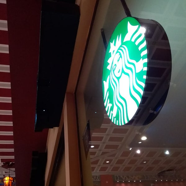 Foto tirada no(a) Starbucks por Dan Ronald S. em 2/9/2019