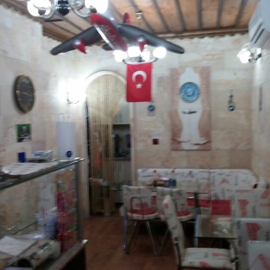 Photo taken at Köftedokya Çiğköfte Mustafapaşa by Melih Y. on 7/15/2014