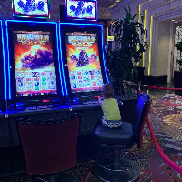 Photo taken at The Signature at MGM Grand by Müserref H. on 6/27/2019