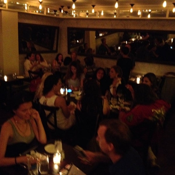 Photo prise au Serena&#39;s Wine Bar-Cafe par ozcan o. le6/22/2014