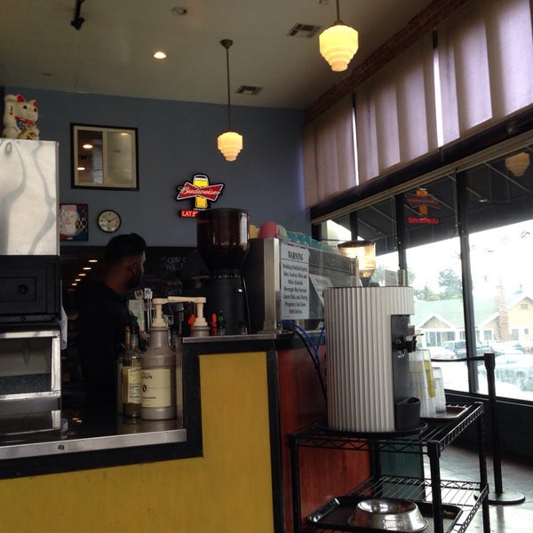 2/26/2014にPaul B.がThe Coffee Table and Loungeで撮った写真