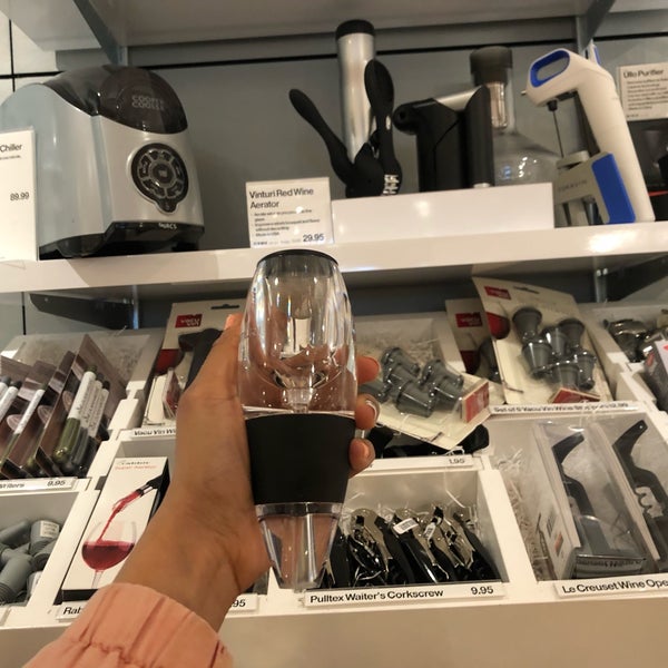 Photo taken at Crate &amp; Barrel by *Pris* on 4/20/2019
