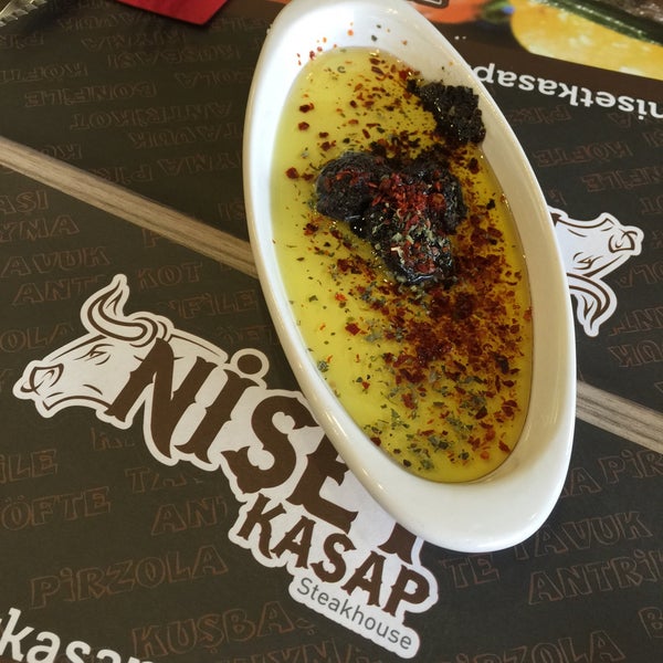 Das Foto wurde bei NİŞET KASAP Steakhouse von DYG D. am 3/7/2015 aufgenommen