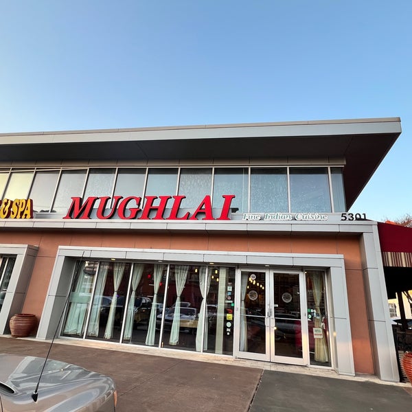 รูปภาพถ่ายที่ Mughlai Restaurant โดย N K. เมื่อ 1/21/2023