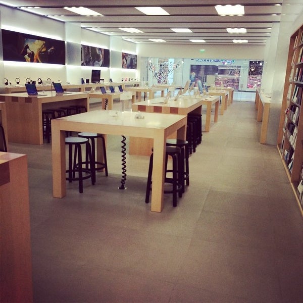 Photos at Apple South Hills Village Mobile Phone Store in Pittsburgh