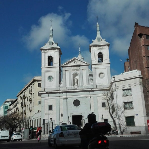 Photos at Iglesia de Santa Teresa y Santa Isabel - Trafalgar - 2 tips