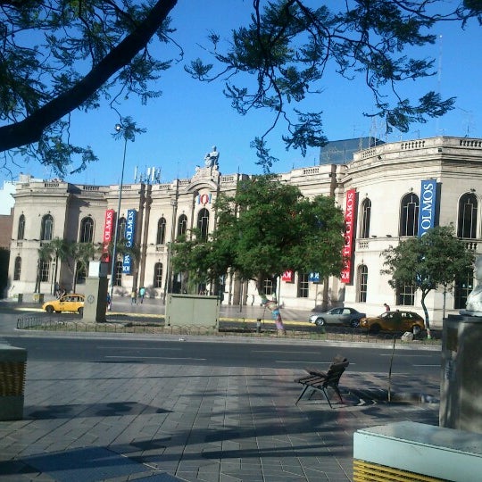 Снимок сделан в Patio Olmos Shopping пользователем Fer M. 12/30/2012