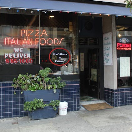 Das Foto wurde bei Victor&#39;s Pizza von Victor&#39;s Pizza am 7/10/2014 aufgenommen