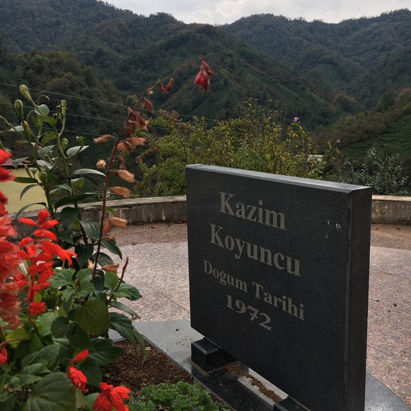 Photo taken at Kazım Koyuncu Anıt Mezarı by Cafer on 10/28/2017