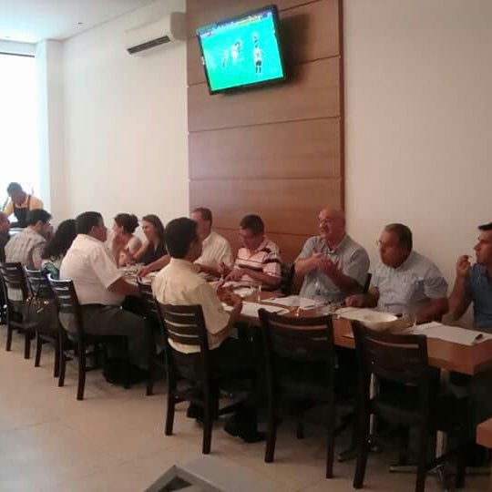Das Foto wurde bei Restaurante Dom Pimenta (argentino/steakhouse/brasileiro) von Adriana S. am 5/15/2015 aufgenommen