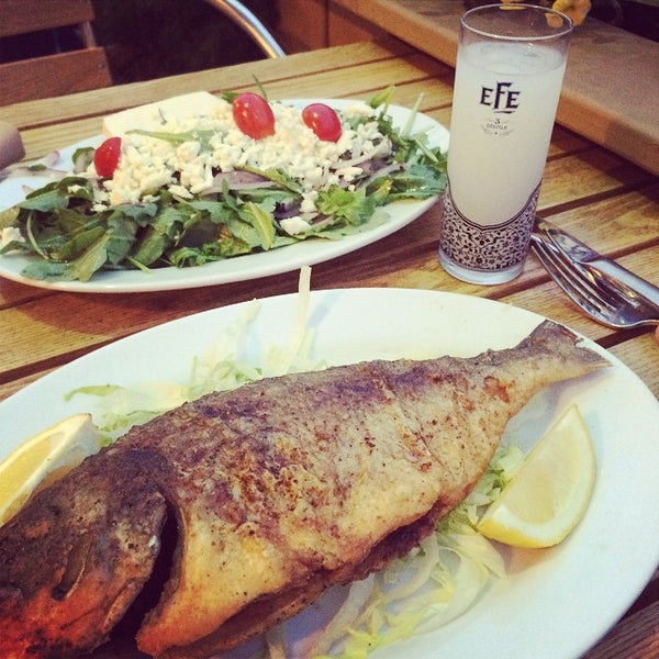 Foto scattata a Bosphorus Cafe Grill da Bosphorus C. il 8/18/2015