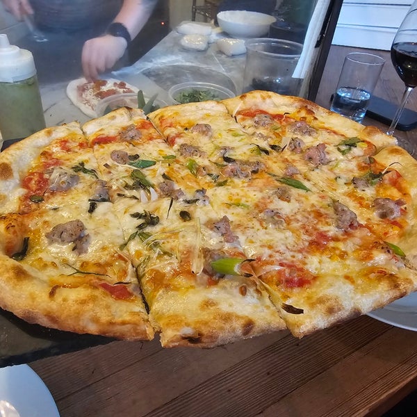 Снимок сделан в Mercato Stellina Pizzeria пользователем Eliza T. 9/27/2023