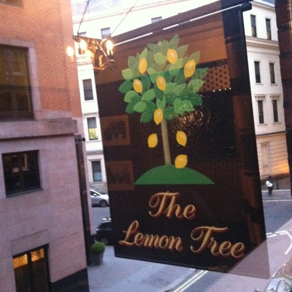 Foto scattata a The Lemon Tree da Historic I. il 4/28/2013