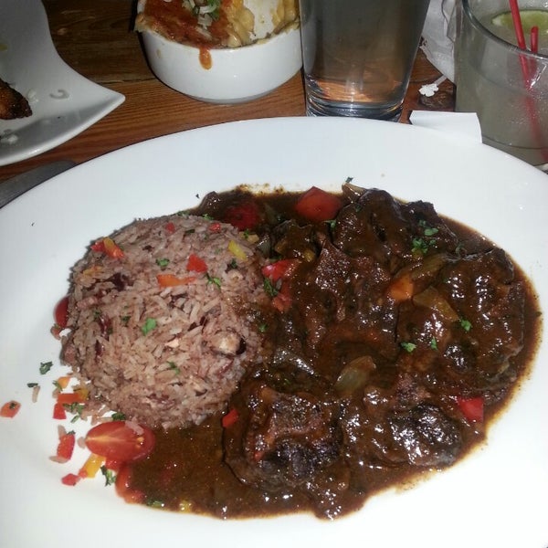 Снимок сделан в Corlette NY Restaurant &amp; Lounge Caribbean Tacqueria пользователем Geraldine E. 4/29/2014