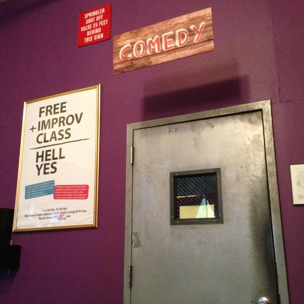 6/1/2013 tarihinde Mario A.ziyaretçi tarafından Magnet Theater'de çekilen fotoğraf