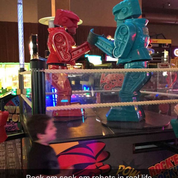 Photo taken at Dave &amp; Buster&#39;s by Rissa D. on 2/23/2017