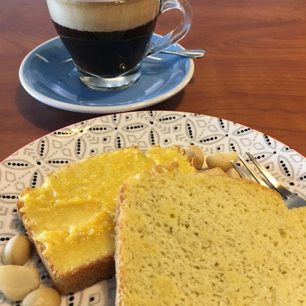 Super love the Vienna coffee! Awesome that they serve keto desserts and keto pre-mixes on sale. Almond bread w lemoncurd & macadamia 👍🏻. Quiet cosy cafe w mostly millenials & their laptops!