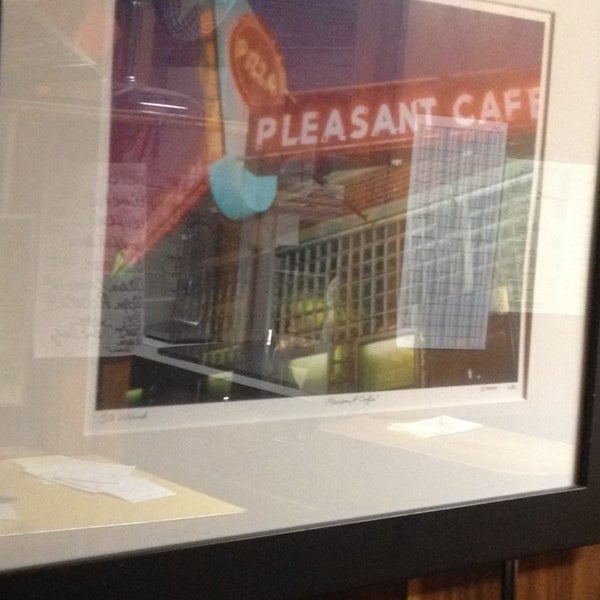 Foto tirada no(a) Pleasant Cafe por Dave V. em 12/12/2013