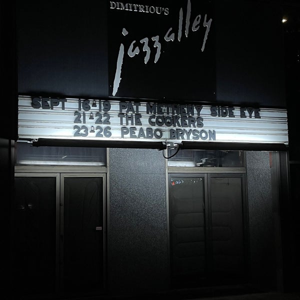 รูปภาพถ่ายที่ Dimitriou&#39;s Jazz Alley โดย Abel C. เมื่อ 9/18/2021