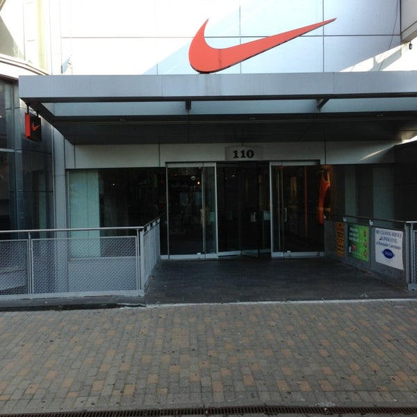 esposas sabio Dureza Nike Store Toronto (Ahora cerrado) - Yorkville - 101 Bloor St W