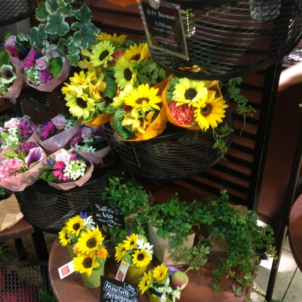 Photos At 青山フラワーマーケット Flower Shop