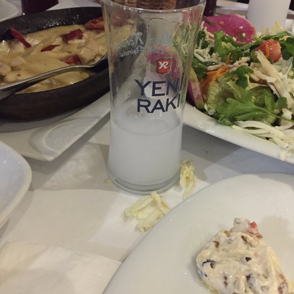 Photo taken at Birinci Kordon Balık Restaurant by Mehmet A. on 12/7/2016