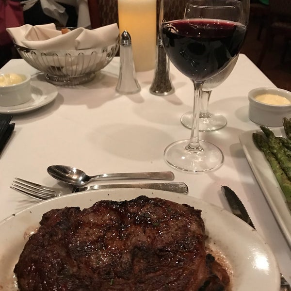Снимок сделан в Ruth&#39;s Chris Steak House - Buckhead Atlanta пользователем Carlos L. 2/16/2018