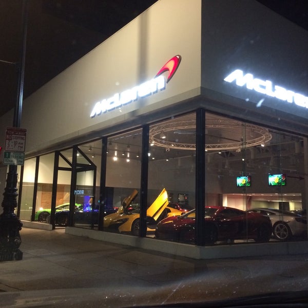 Foto scattata a McLaren Auto Gallery Beverly Hills da JT L. il 3/9/2015