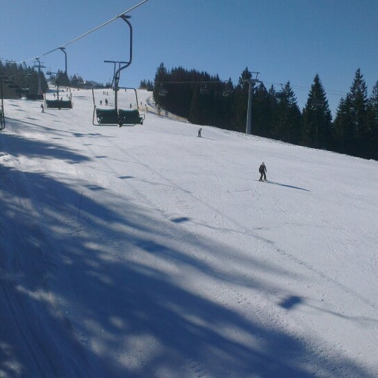 Foto diambil di Ski Center Cerkno oleh David F. pada 3/3/2013