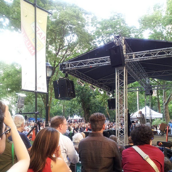 6/19/2013에 Tom O.님이 Madison Square Park Conservancy에서 찍은 사진