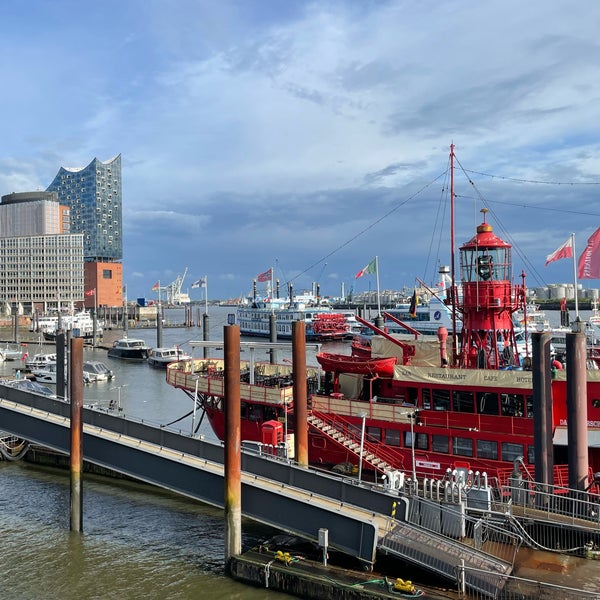 Foto diambil di Hamburger Hafen | Port of Hamburg oleh Jorge V. pada 7/30/2023