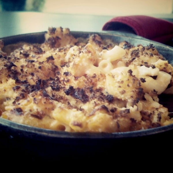 Снимок сделан в Cheese-ology Macaroni &amp; Cheese пользователем Brandon K. 11/4/2013