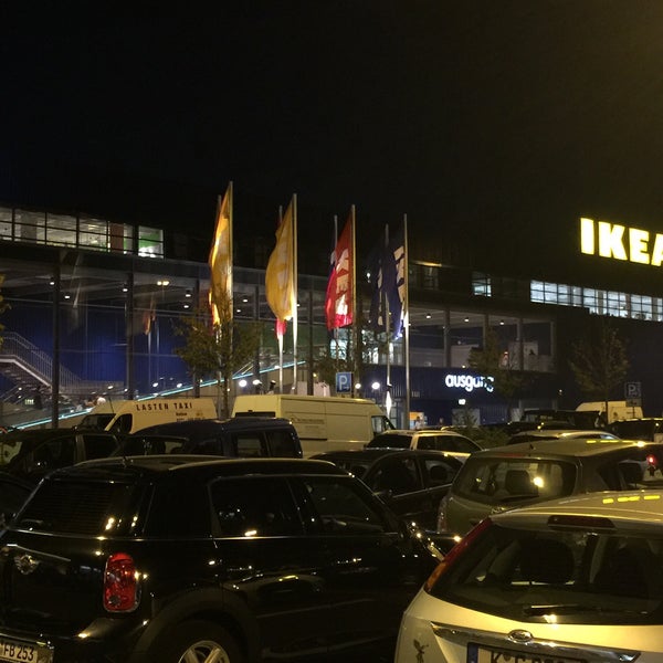 รูปภาพถ่ายที่ IKEA โดย Tuğrul A. เมื่อ 10/10/2015