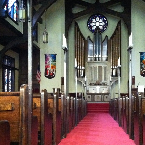 Снимок сделан в First Congregational Church Of La Grange пользователем First Congregational Church Of La Grange 7/28/2014