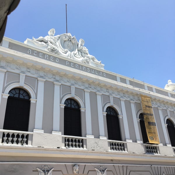 8/10/2016에 Elsa C.님이 Museo de Arte Contemporáneo Ateneo de Yucatán, MACAY, Fernando García Ponce에서 찍은 사진