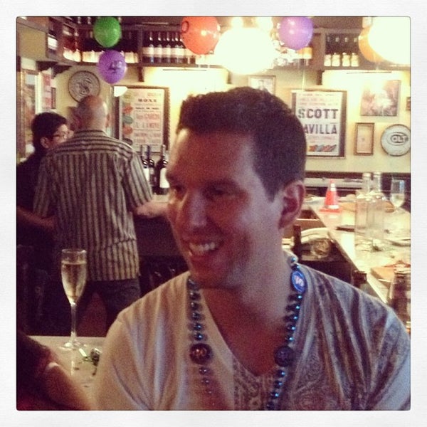 7/13/2013にJames C C.がVanguard Wine Barで撮った写真