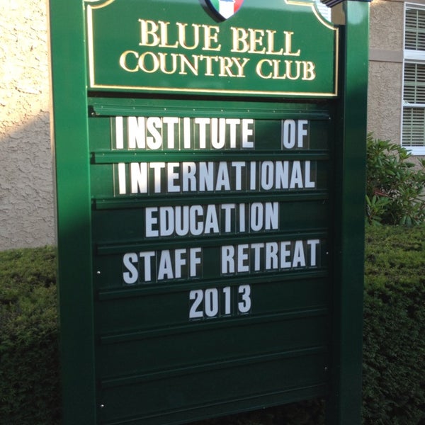 รูปภาพถ่ายที่ Blue Bell Country Club โดย Marty B. เมื่อ 6/19/2013