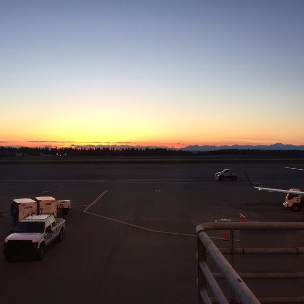 Photo taken at Seattle-Tacoma International Airport (SEA) by Ahmet 🧿 on 3/3/2015