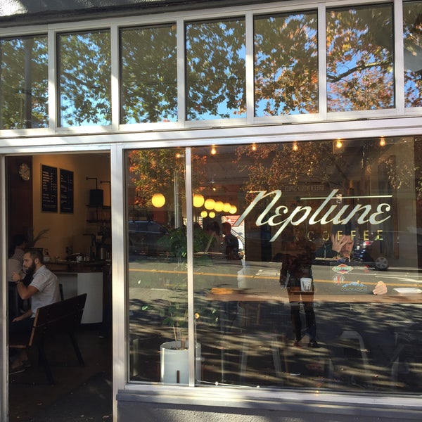 10/4/2015 tarihinde Ahmet 🧿ziyaretçi tarafından Neptune Coffee'de çekilen fotoğraf