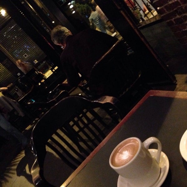 9/3/2013にAhmet 🧿がBauhaus Books &amp; Coffeeで撮った写真