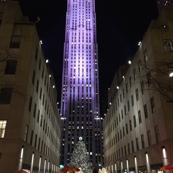 Foto tomada en Rockefeller Center  por Sam T. el 12/5/2014