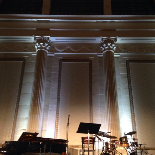 Photo prise au The Trust Performing Arts Center par Ned B. le10/18/2014