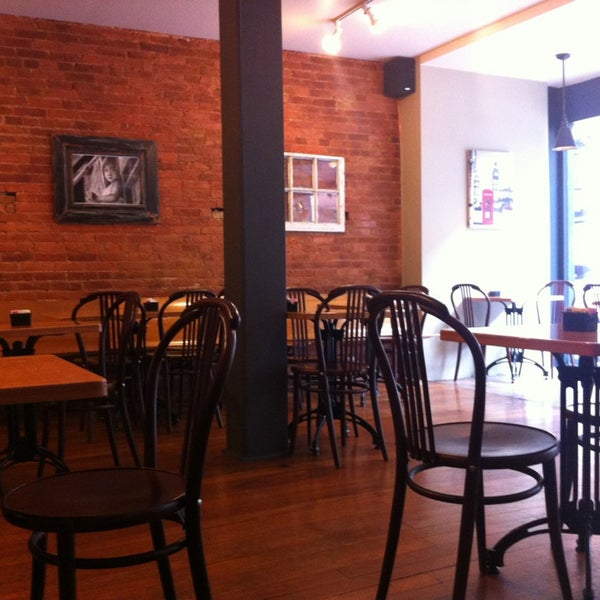 Foto tirada no(a) Cafe One Eight por Ned B. em 7/2/2013