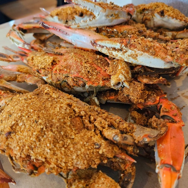 L.P. Steamers Seafood Restaurant in Locust Point