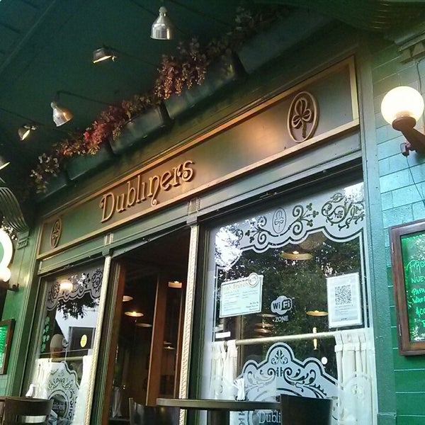 Photo taken at Dubliners by Eduardo G. on 2/11/2014